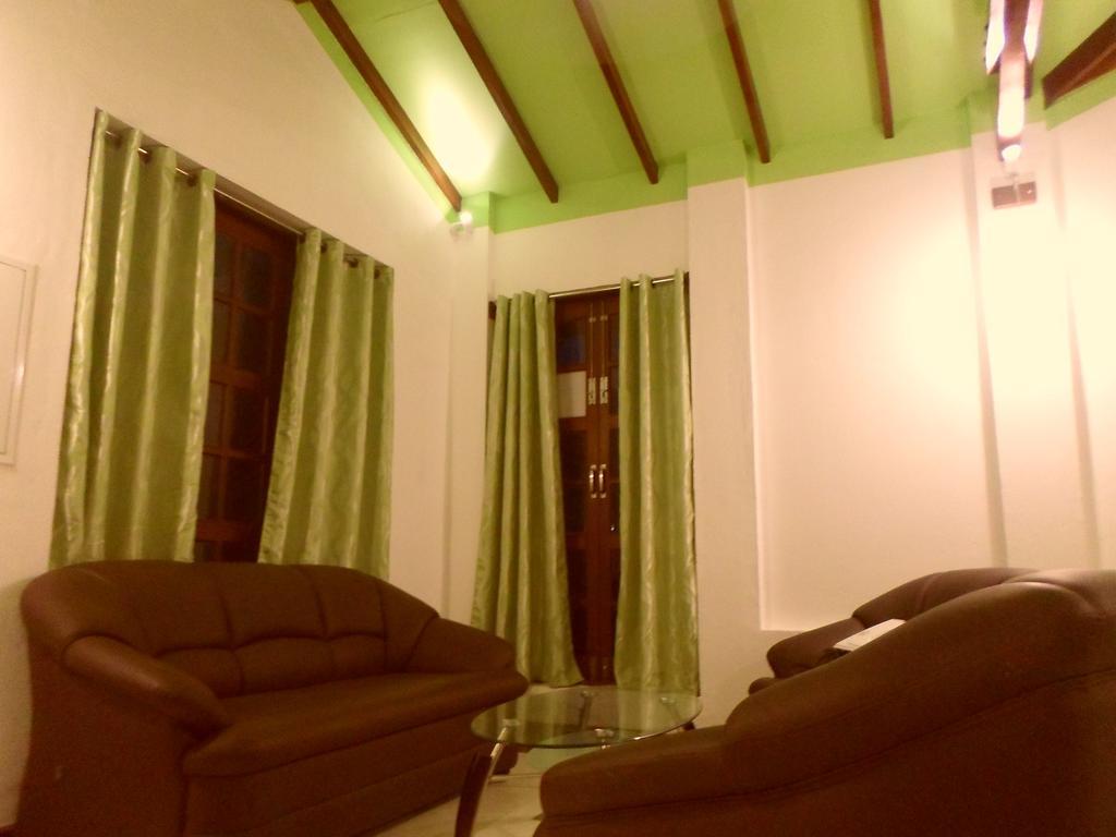 Nilas Guesthouse Hikkaduwa Phòng bức ảnh