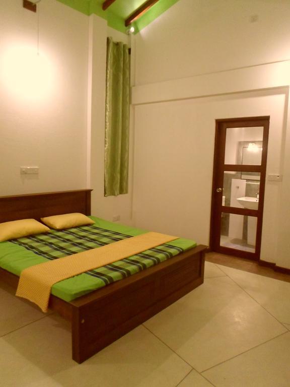 Nilas Guesthouse Hikkaduwa Phòng bức ảnh