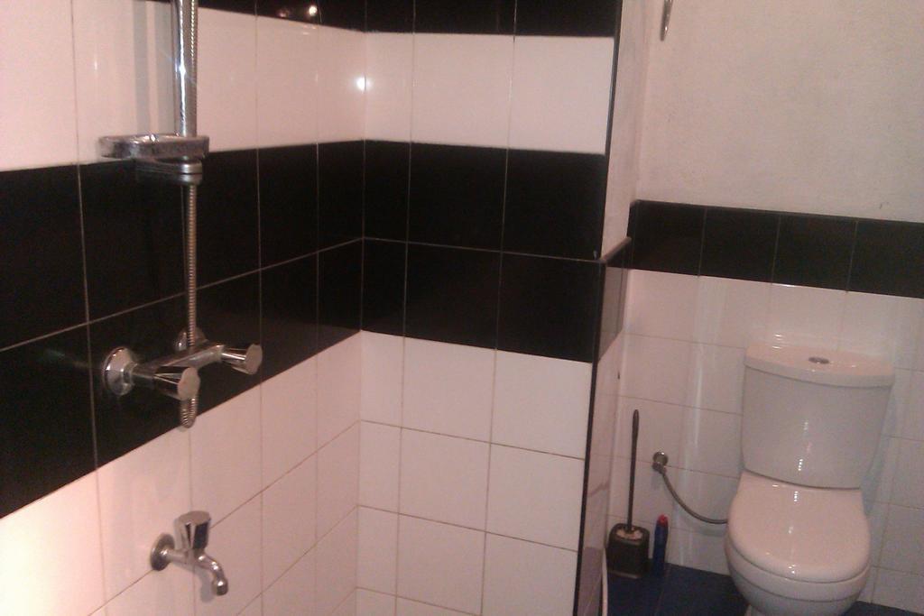 Nilas Guesthouse Hikkaduwa Phòng bức ảnh